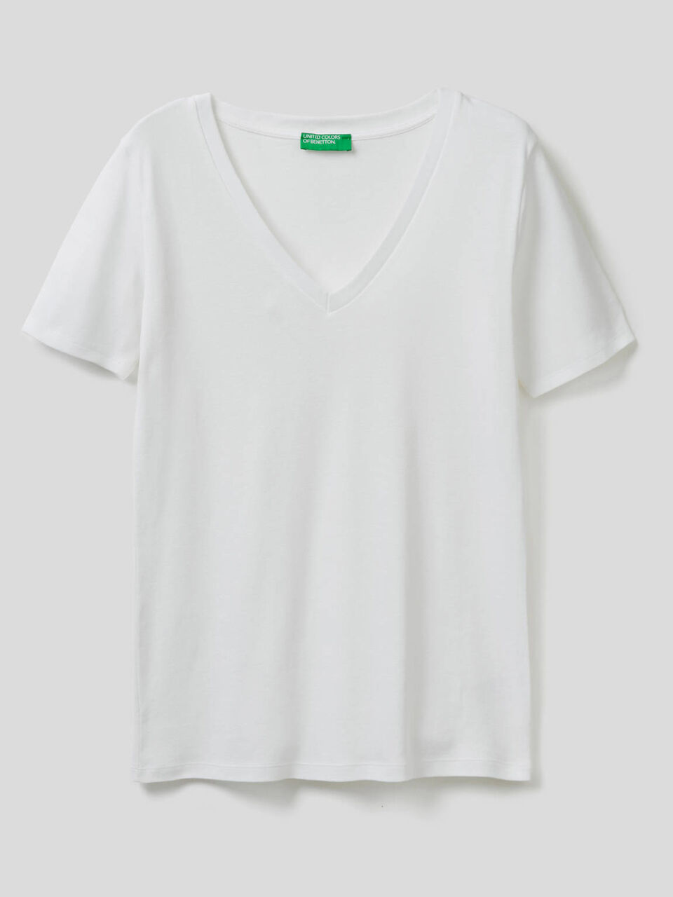Pure cotton t-shirt with V-neck image number 1