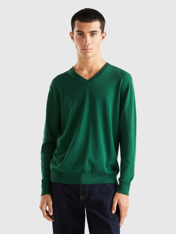 V-neck sweater in lightweight cotton blend