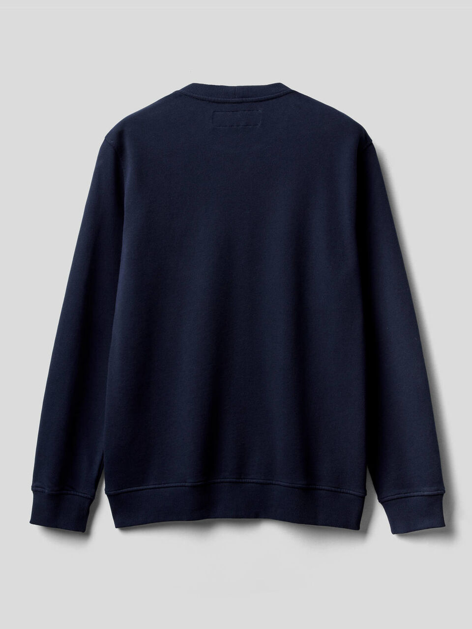 Solid colored sweatshirt in organic cotton image number 2