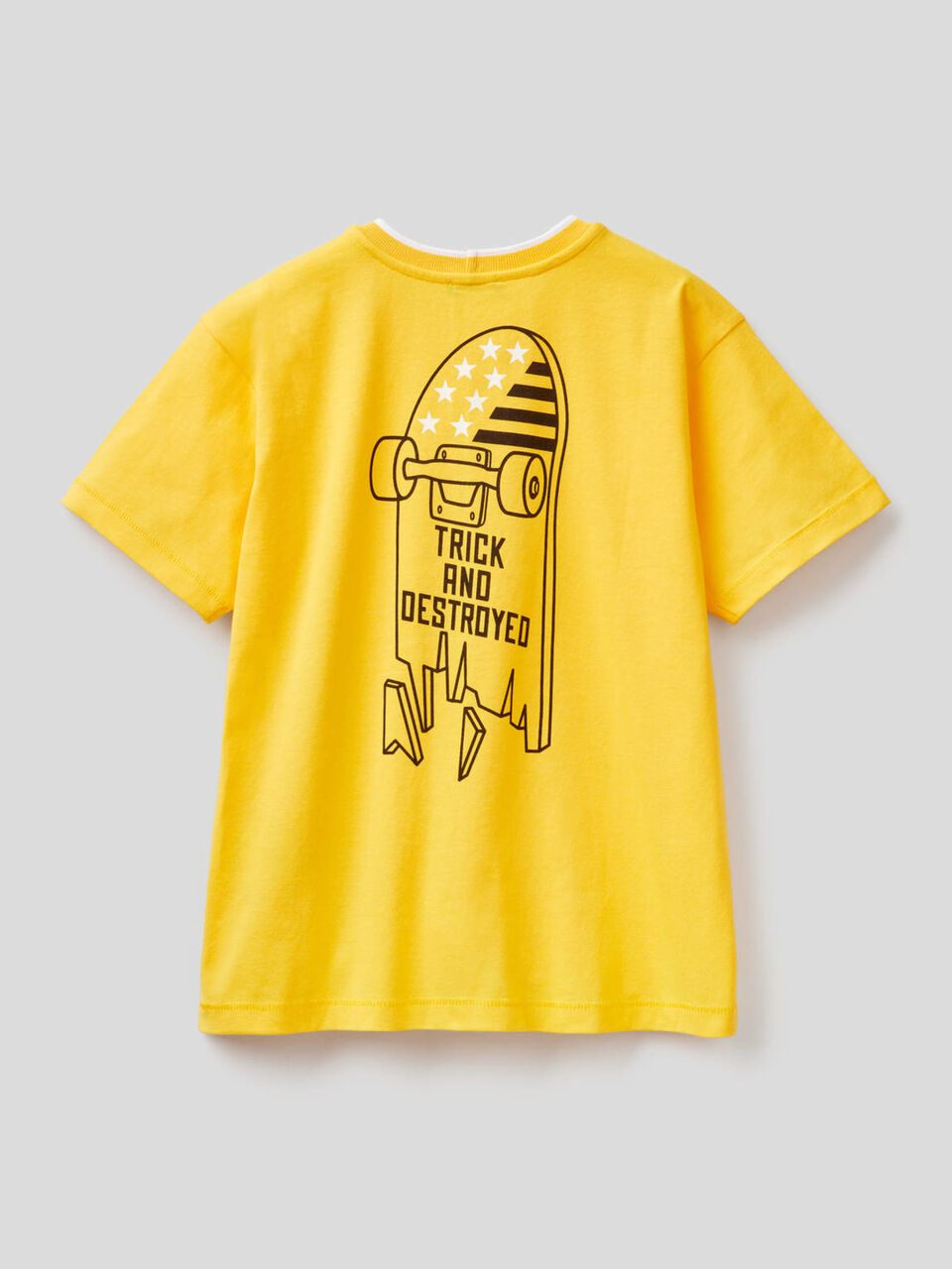 T-shirt with pocket image number 2
