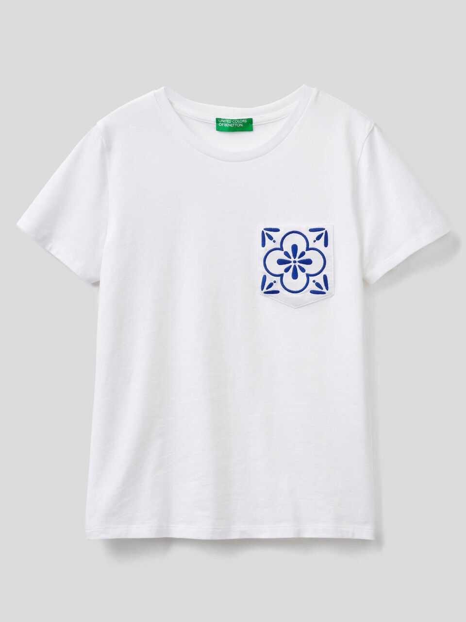 T-shirt with embroidered pocket image number 1