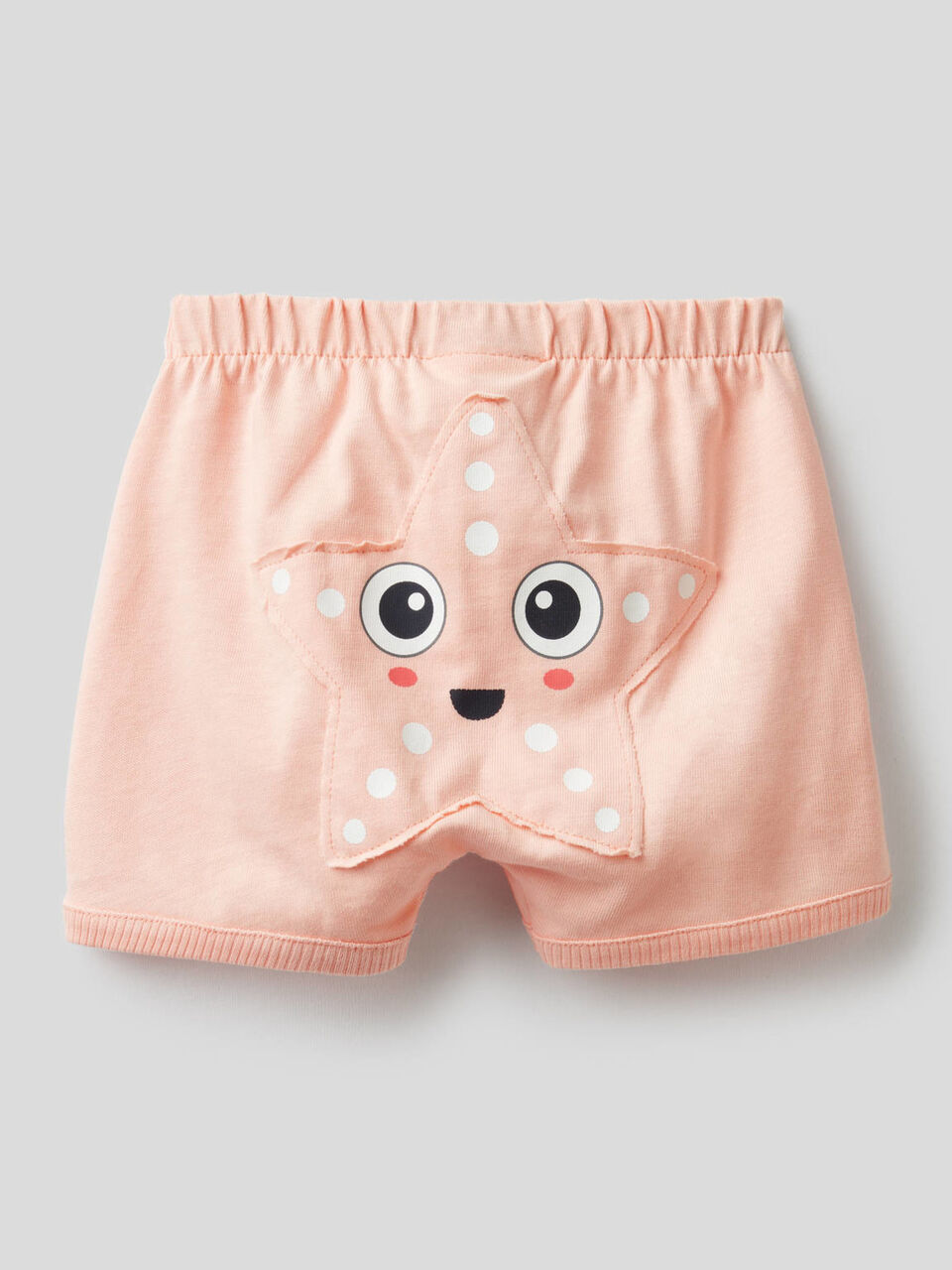 Shorts with maxi patch at back image number 2