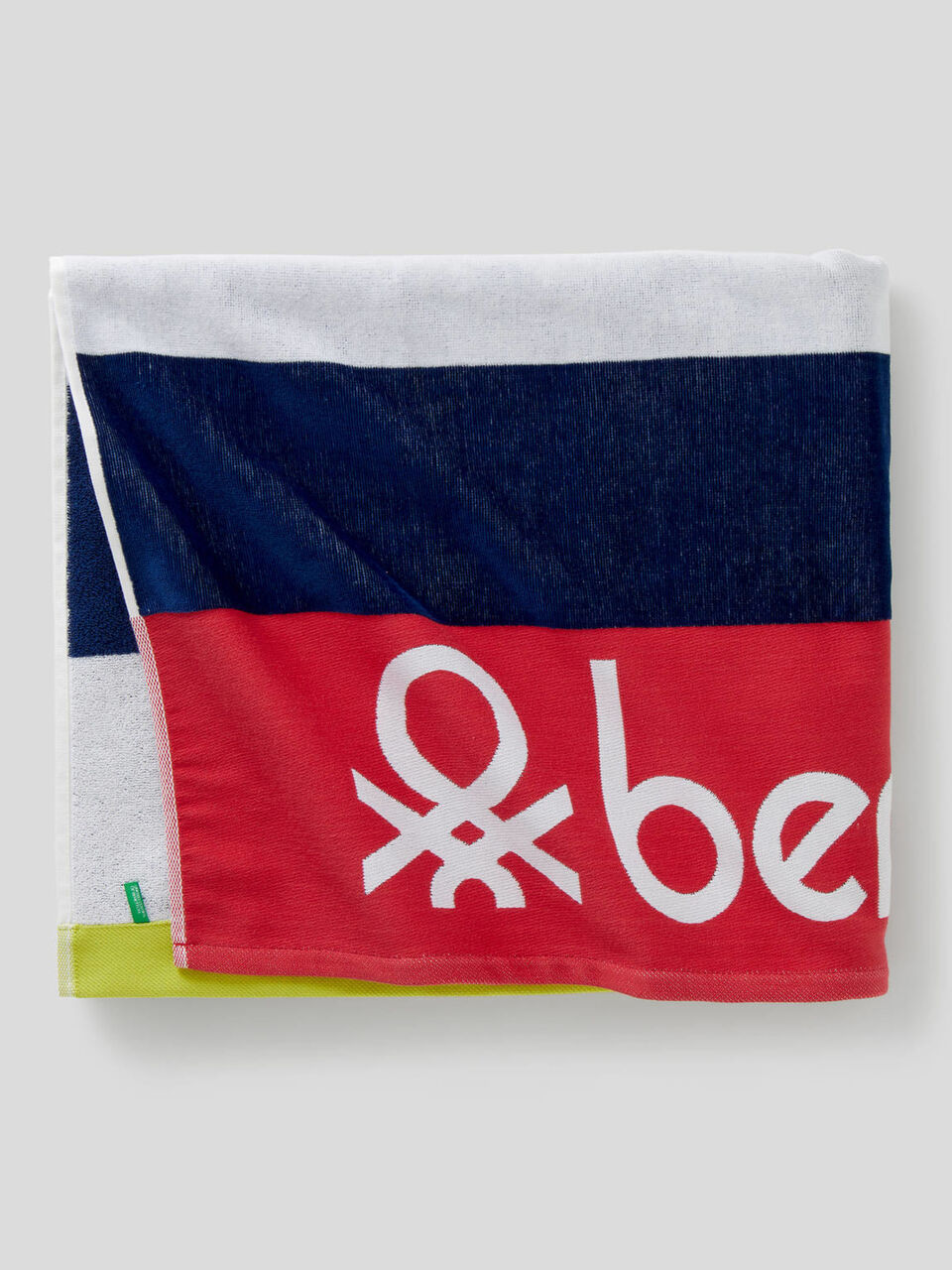 Patterned beach towel image number 1