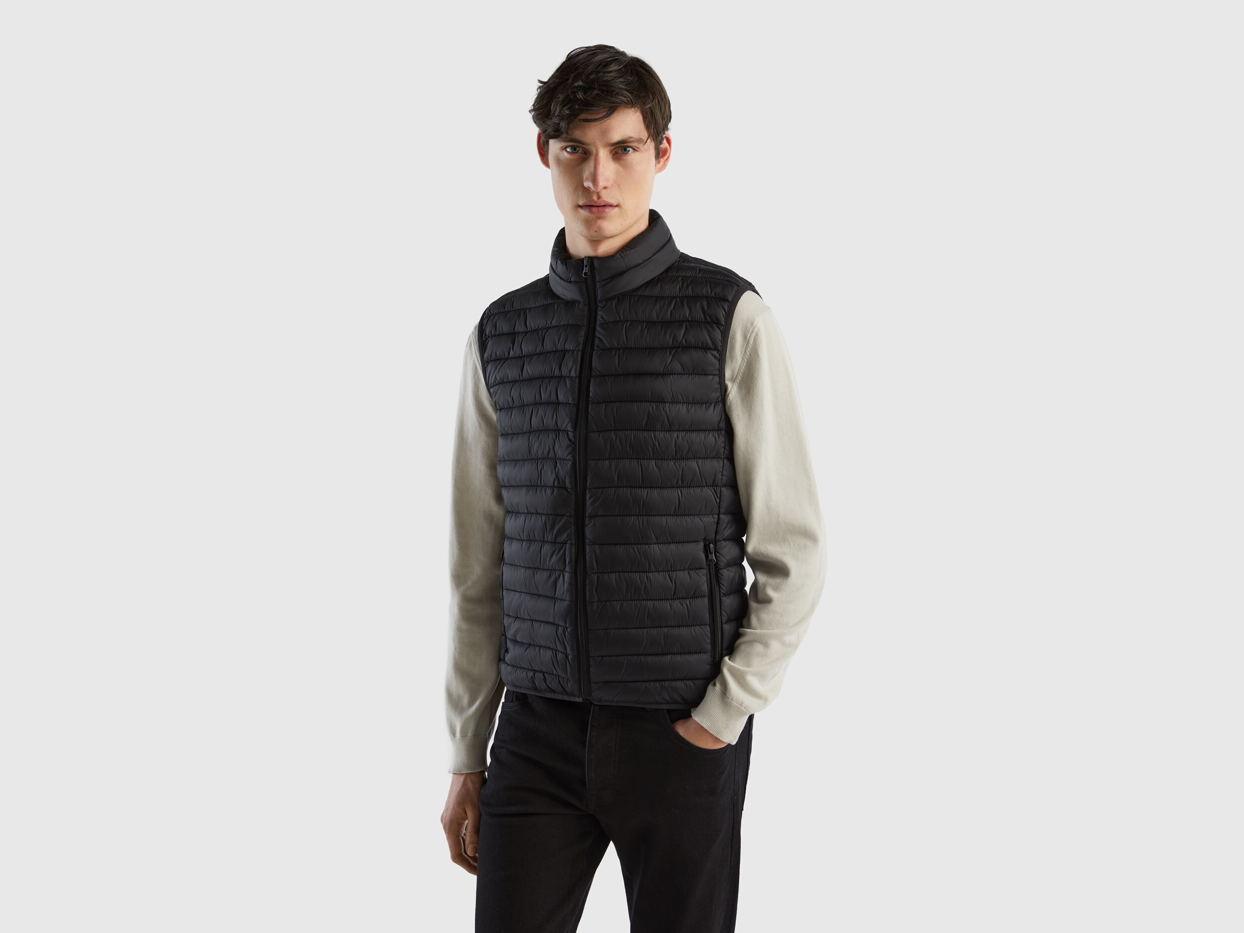 Sleeveless puffer jacket with recycled wadding