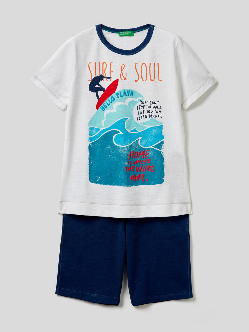 T-shirt and bermudas set image number 1