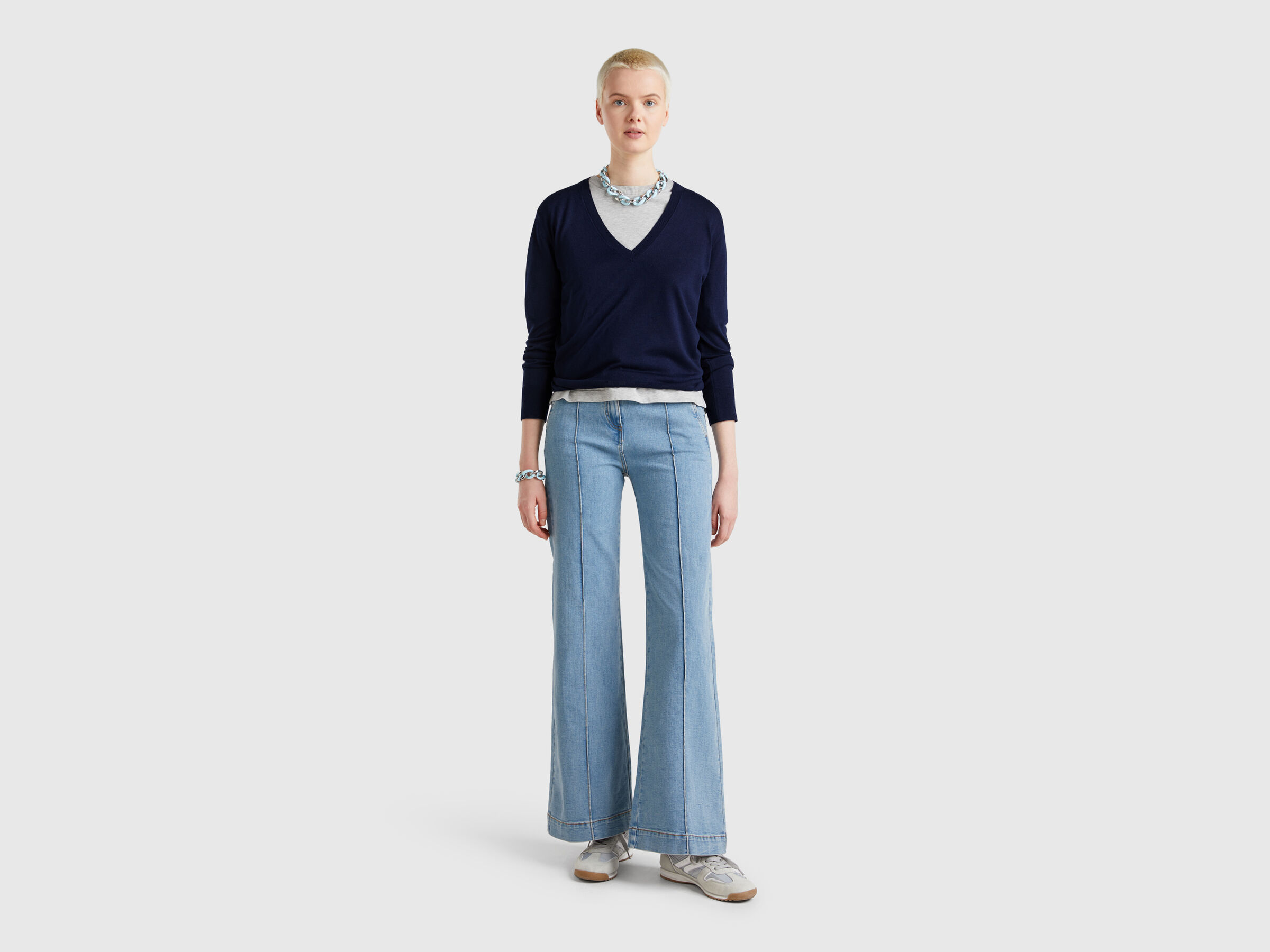 V NECK SWEATER L/S Women image number 2