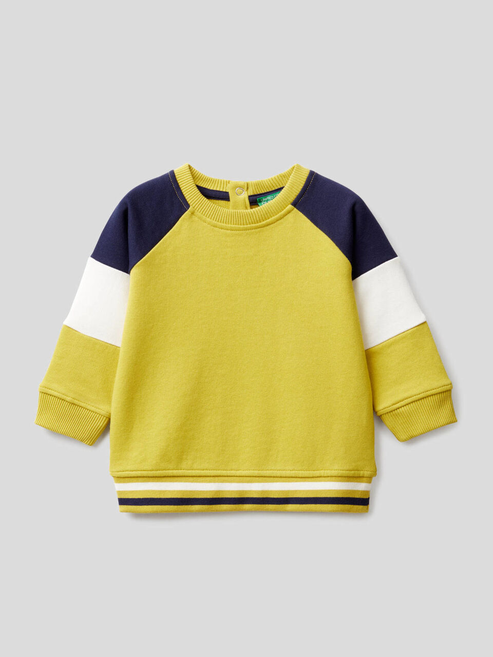 Sweatshirt with color block sleeves image number 1