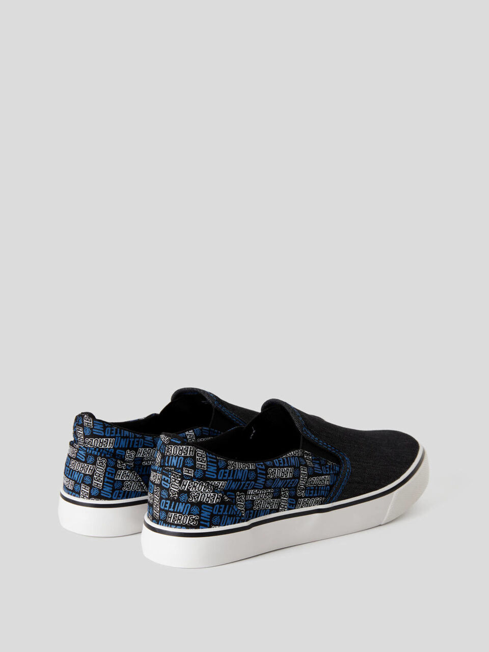 Skater style fabric sneakers image number 2