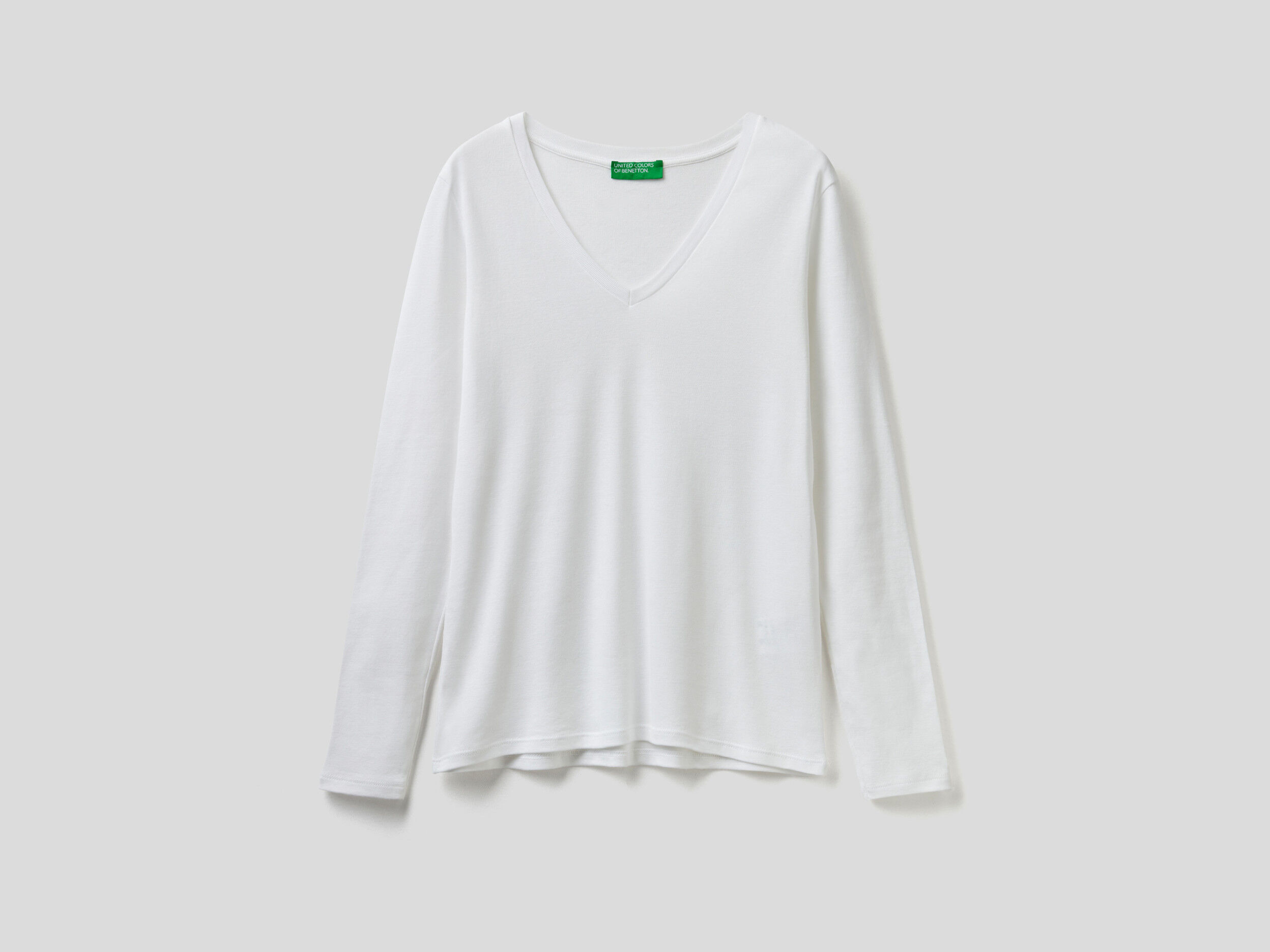 Long white v neck t shirt discount