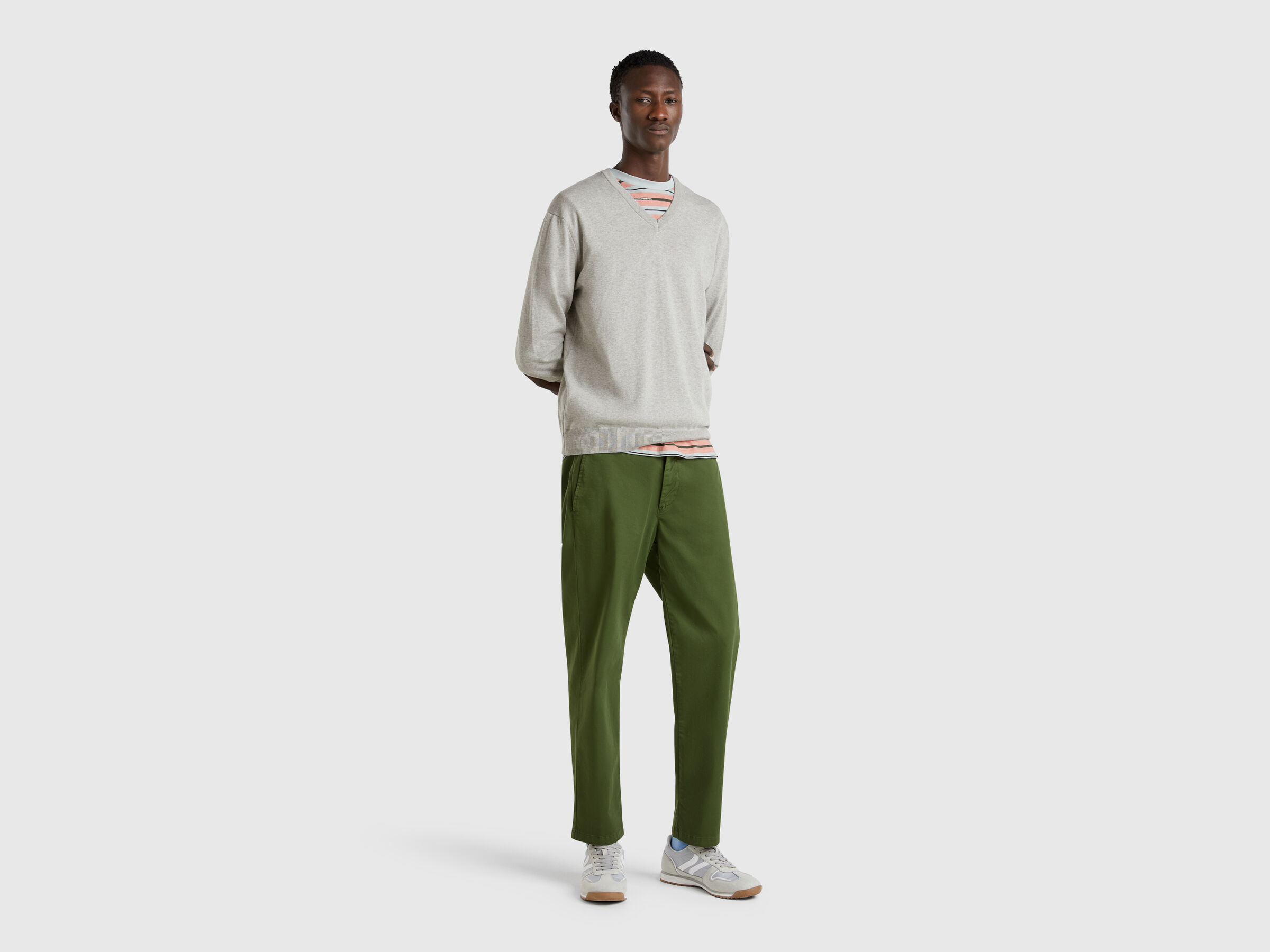 V NECK SWEATER L/S Men image number 2