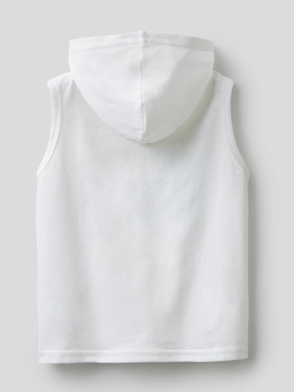 Sleeveless t-shirt with hood image number 2