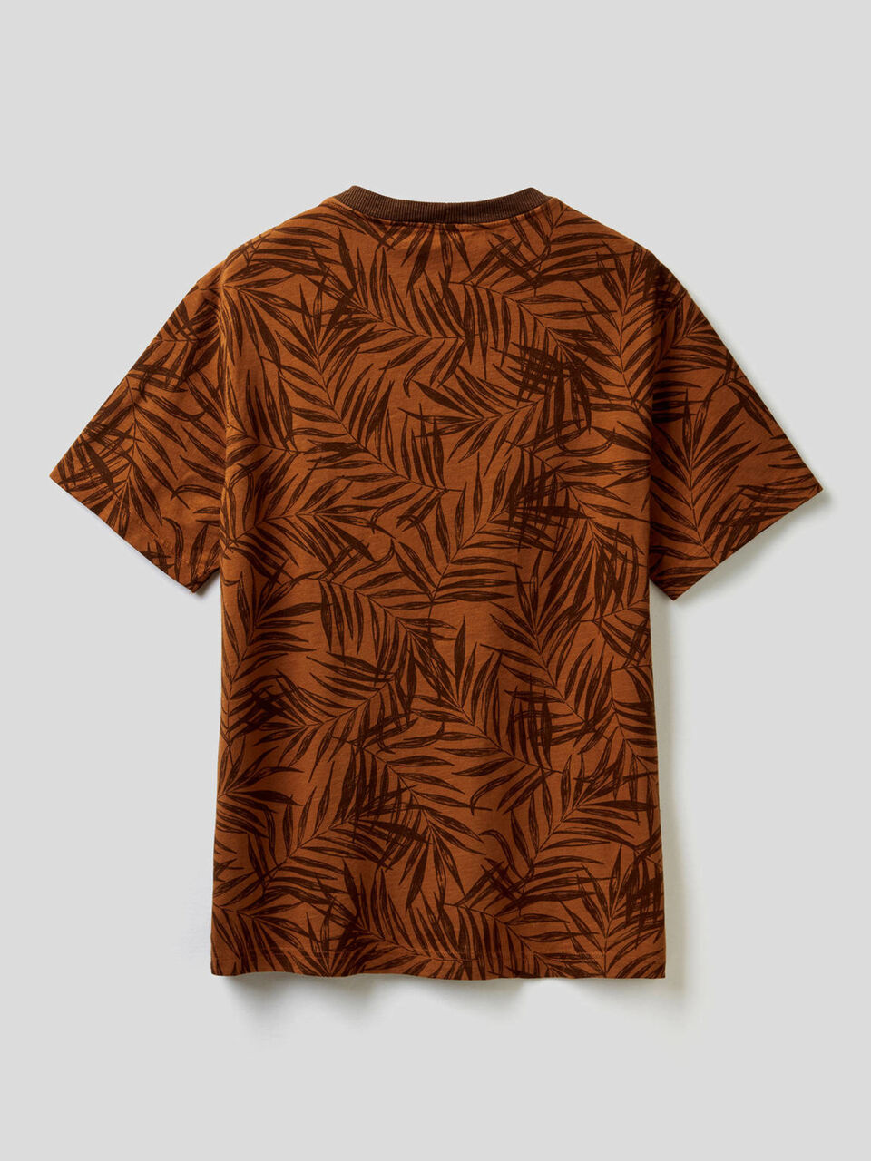 100% cotton patterned t-shirt image number 2