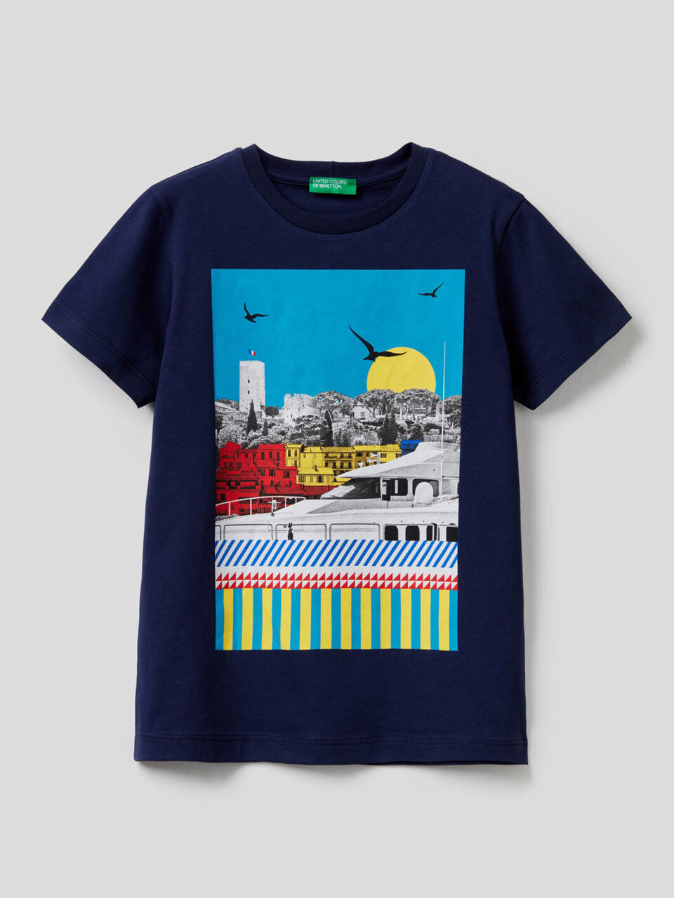 T-shirt with landscape print image number 1
