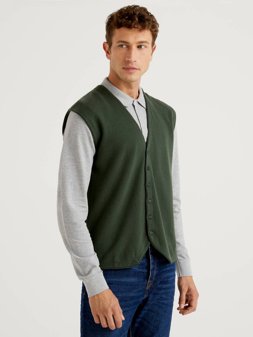 Benetton Vest in 100% Merino wool with buttons. 1